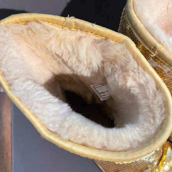 Ugg Women’s Gold Shiny Boots - Picture 5 of 16